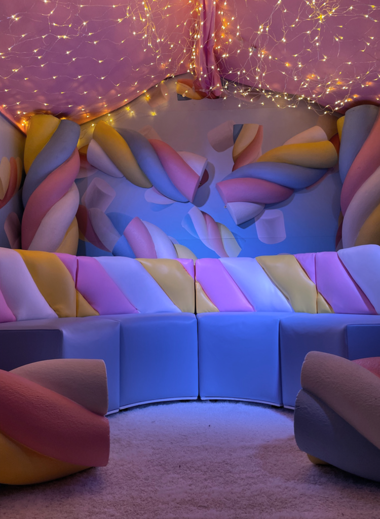 Bespoke marshmallow-inspired fabric seating, handcrafted by textile artists for themed environments and exhibitions. Custom soft props in pastel pink, yellow, and white, ideal for museums, film sets, and amusement parks.