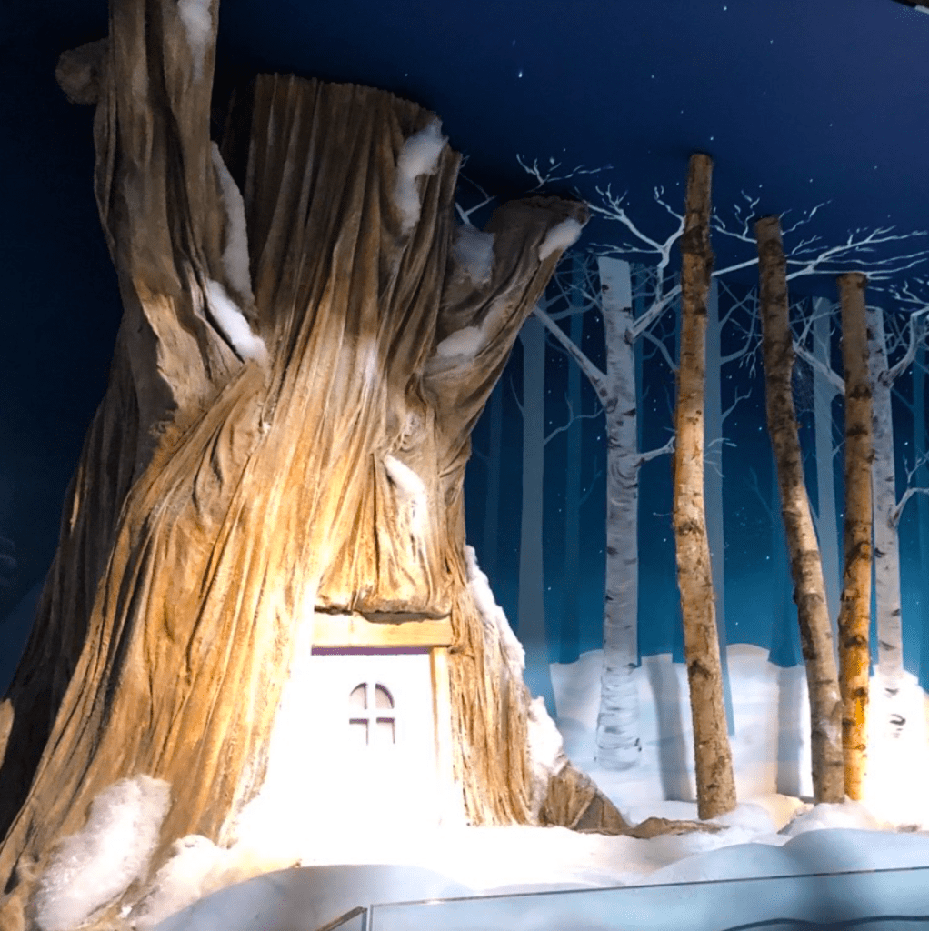 Bespoke fabric tree prop with snow effects, handcrafted for a winter woodland scene in a themed environment. Custom textile installation designed for museum displays, exhibitions, and immersive storytelling.